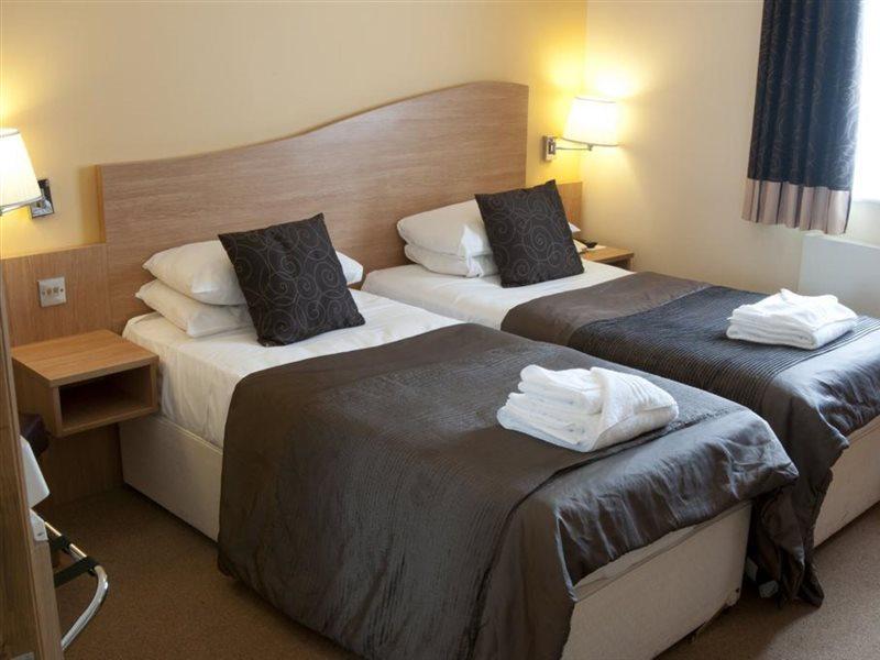 The Queensgate Hotel ピーターバラ エクステリア 写真
