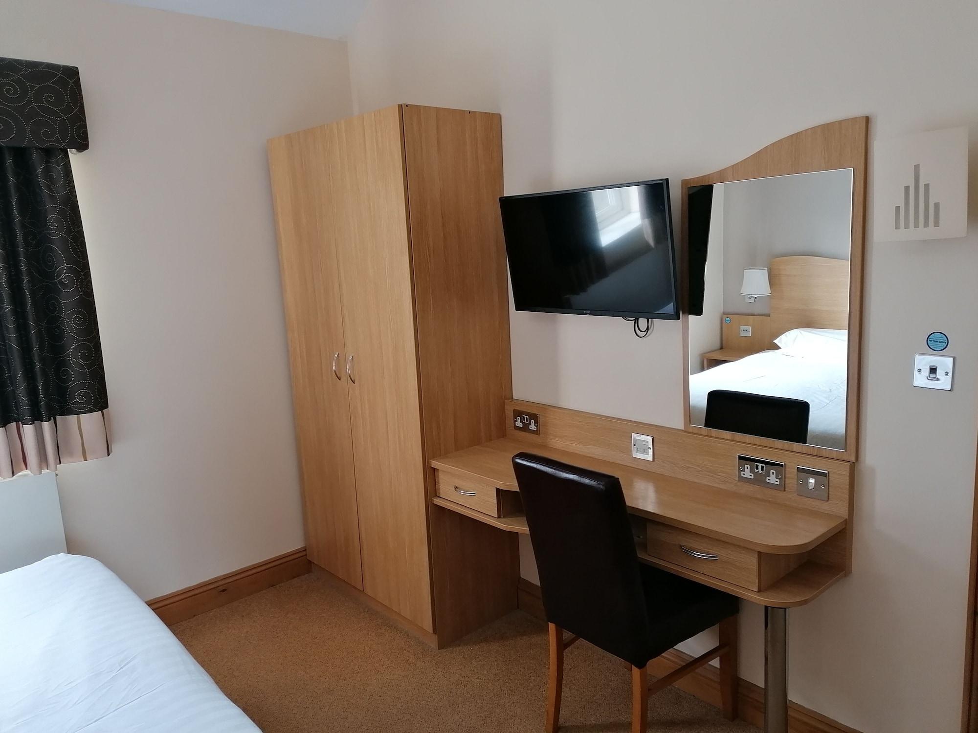 The Queensgate Hotel ピーターバラ エクステリア 写真