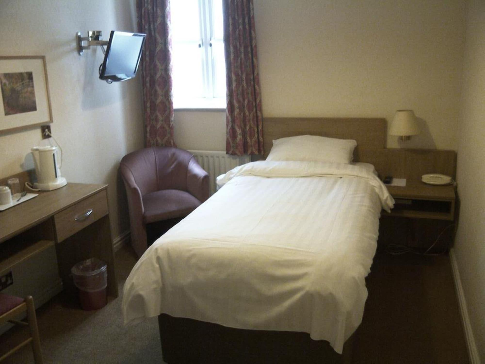 The Queensgate Hotel ピーターバラ エクステリア 写真