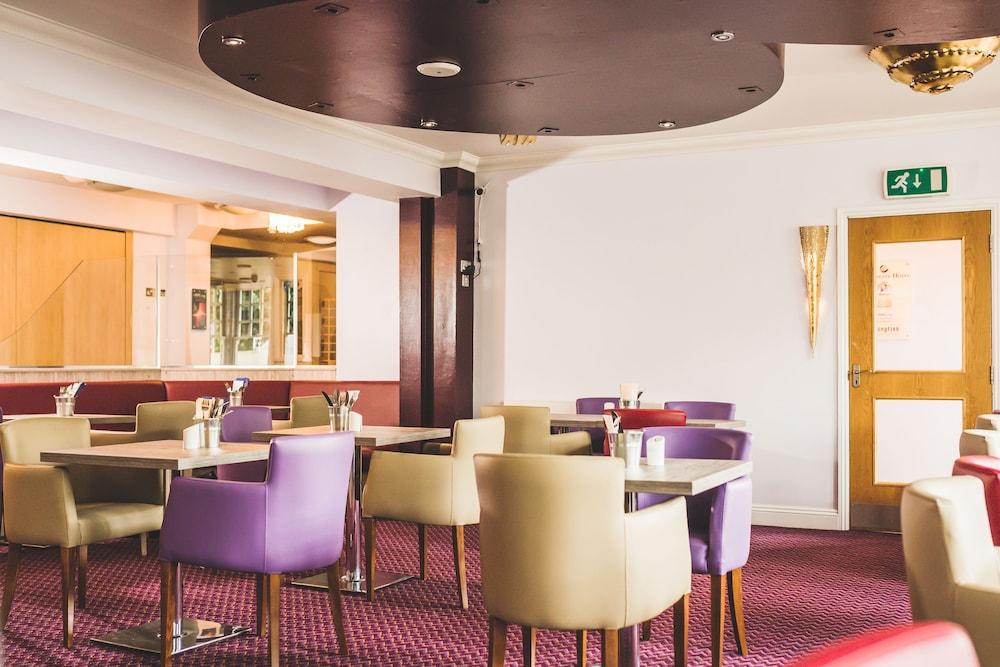 The Queensgate Hotel ピーターバラ エクステリア 写真