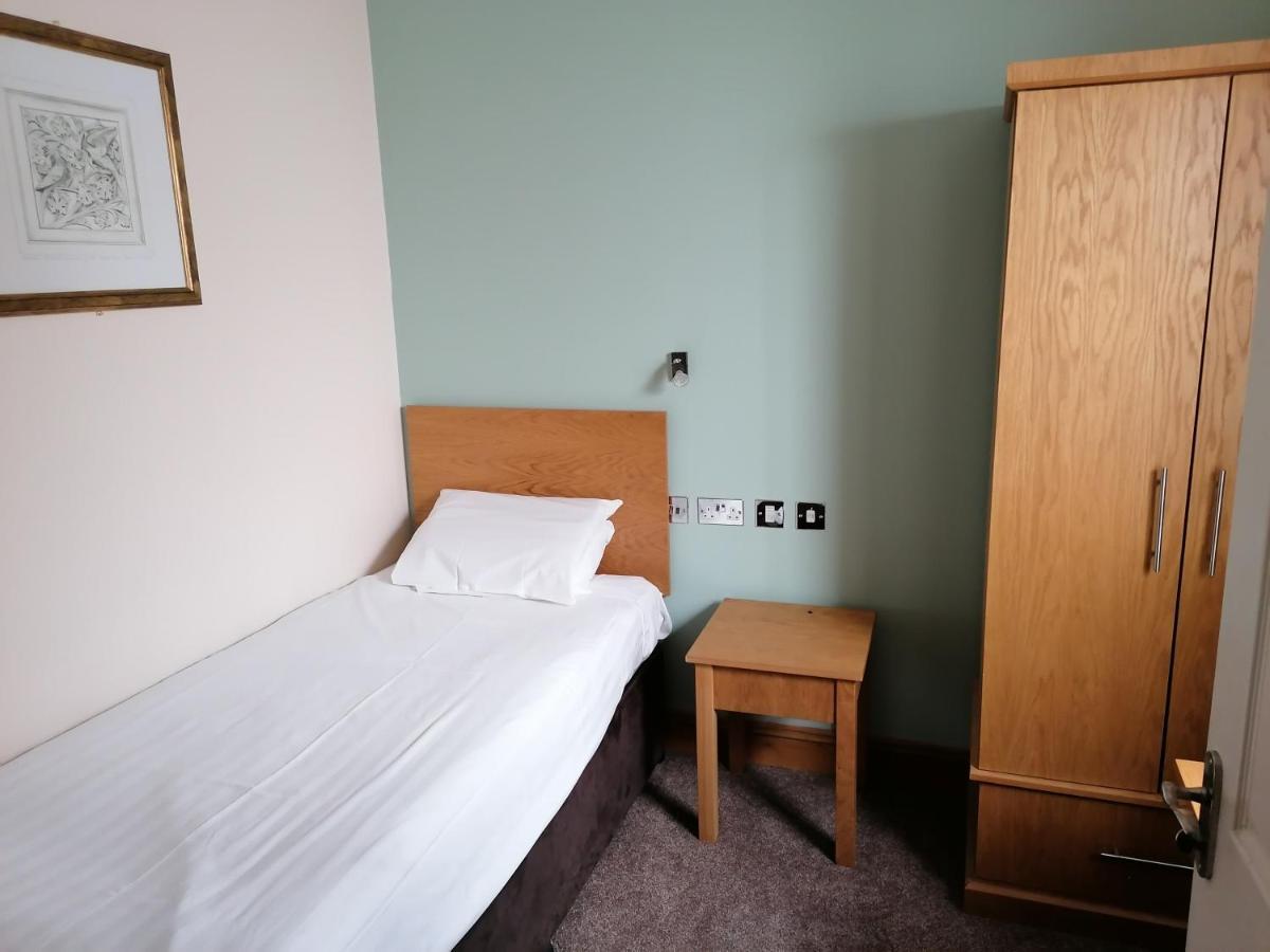The Queensgate Hotel ピーターバラ エクステリア 写真