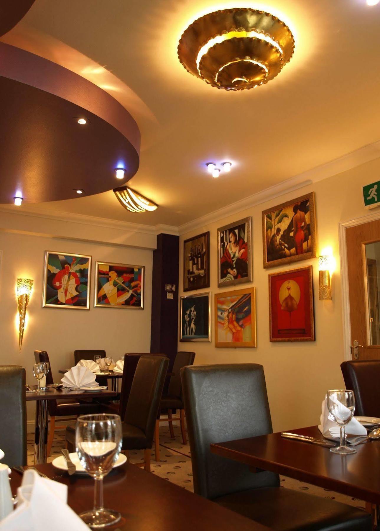 The Queensgate Hotel ピーターバラ エクステリア 写真